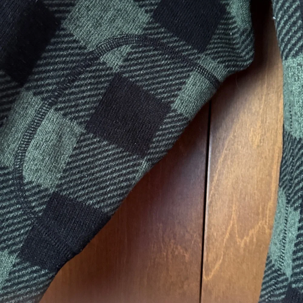 The North Face Buffalo Plaid Green and Black Half Zip Fleece. Sz M